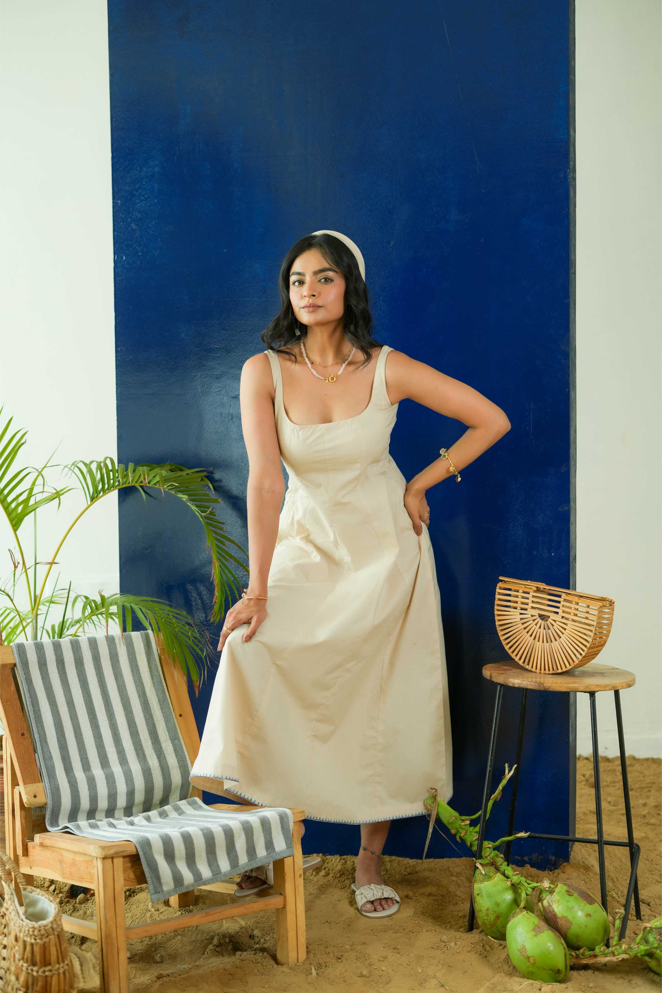 BEIGE SLEEVELESS FITTED DRESS