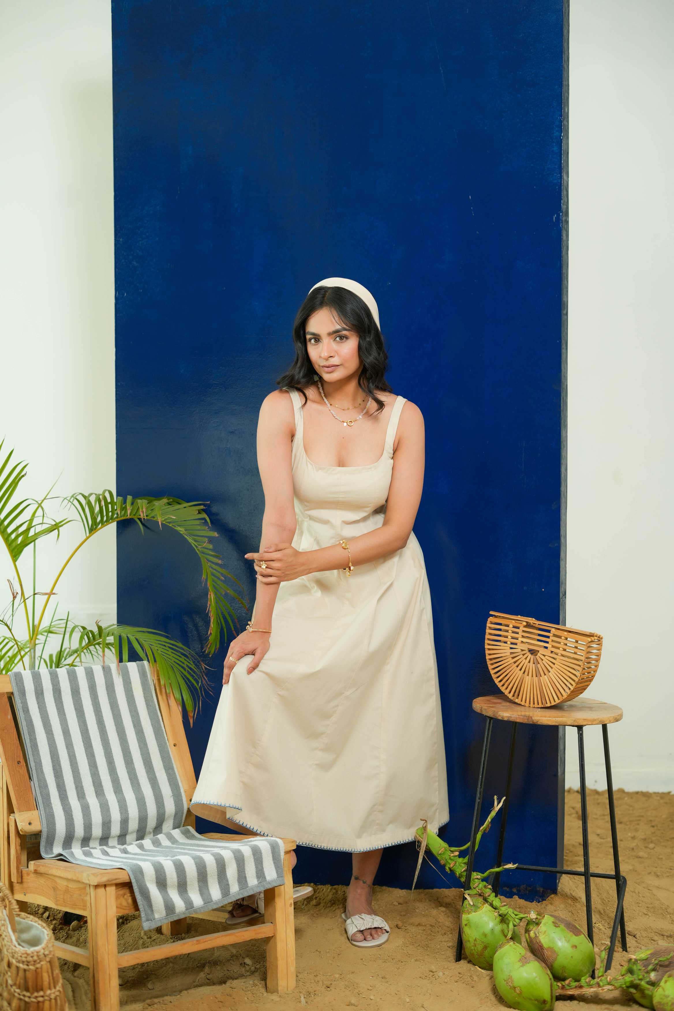 BEIGE SLEEVELESS FITTED DRESS