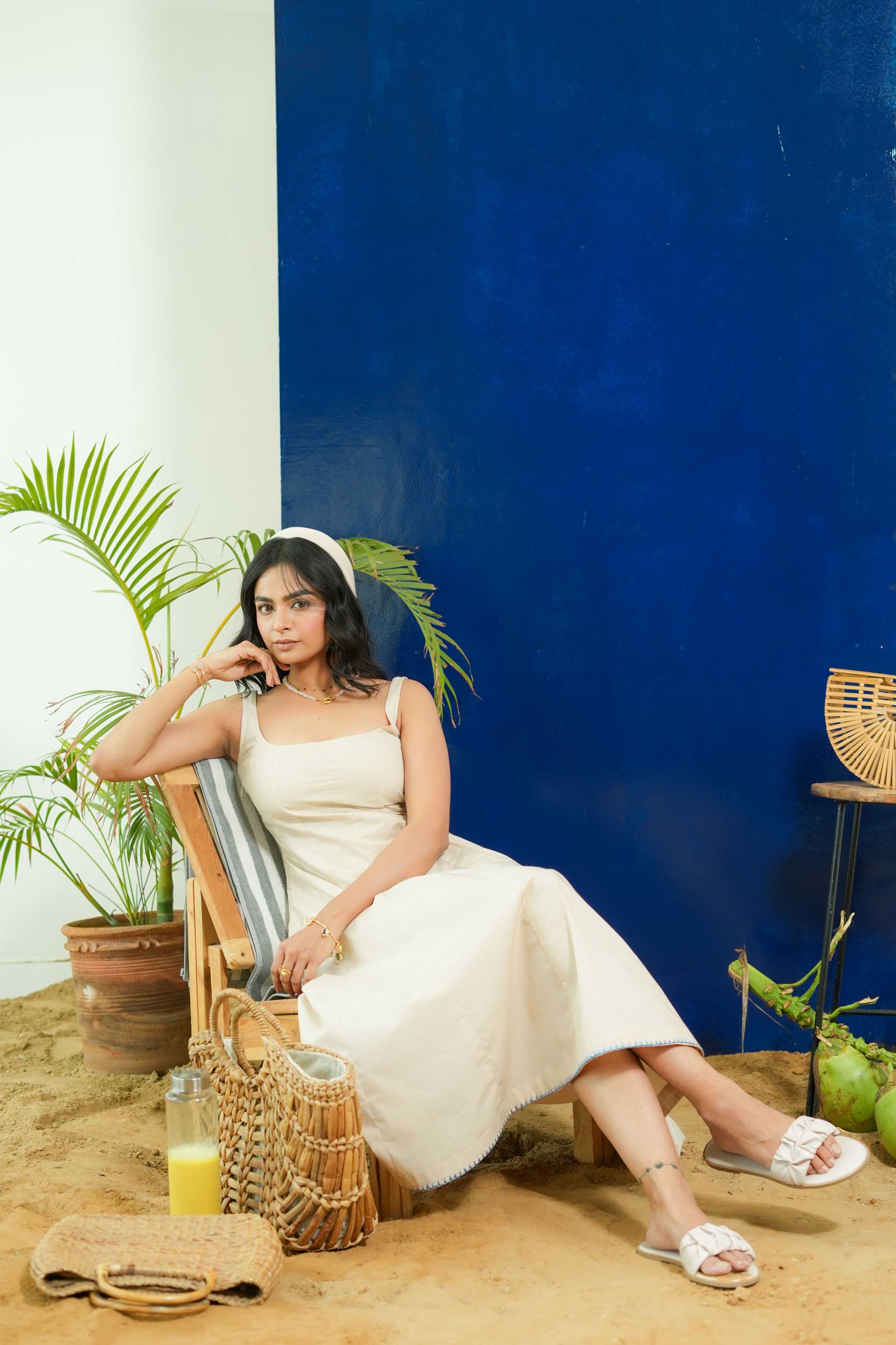 BEIGE SLEEVELESS FITTED DRESS