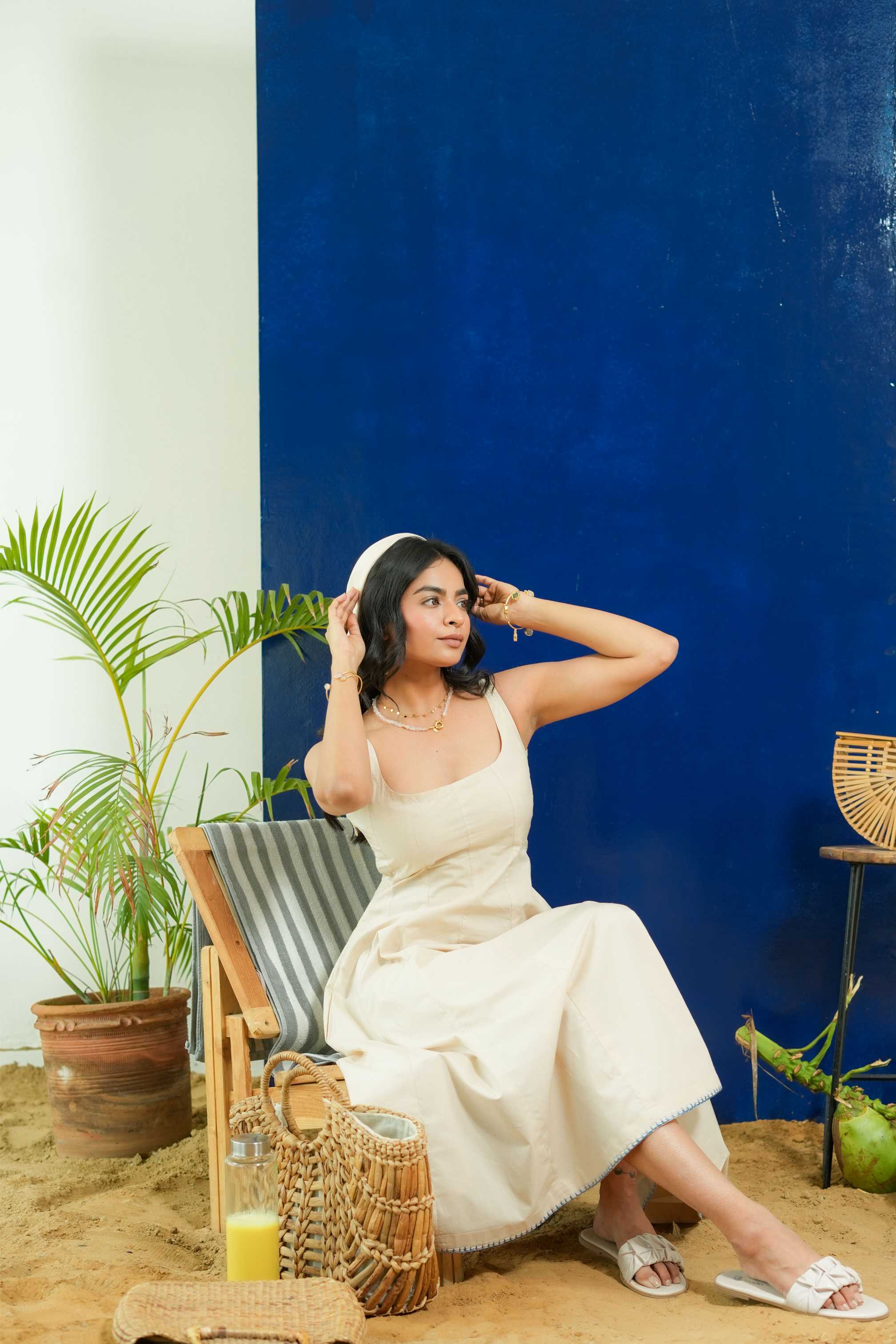 BEIGE SLEEVELESS FITTED DRESS