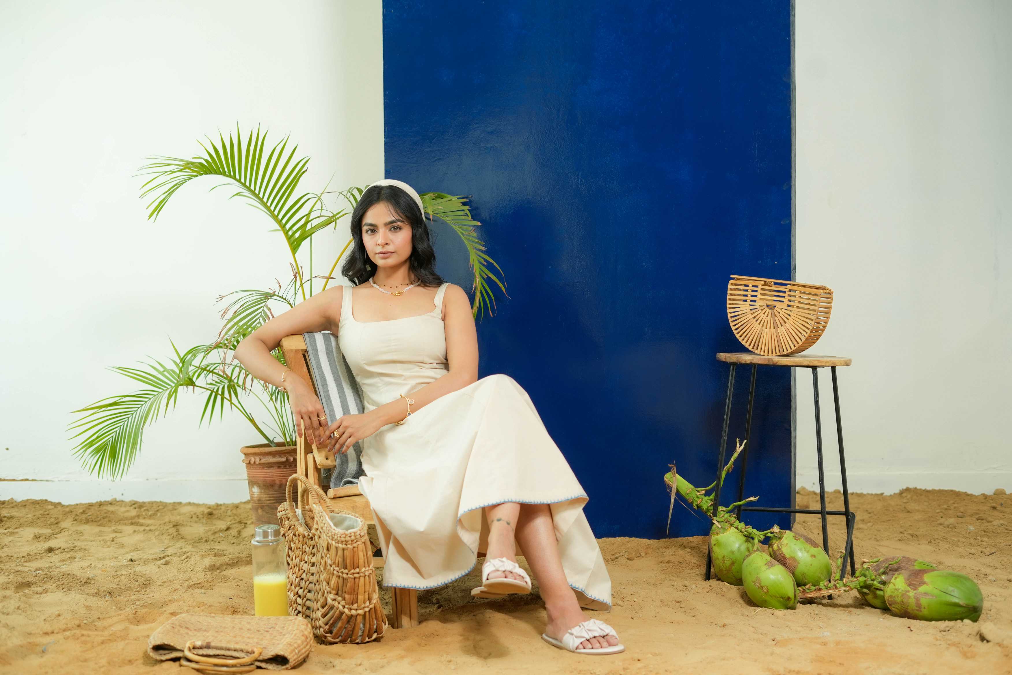 BEIGE SLEEVELESS FITTED DRESS