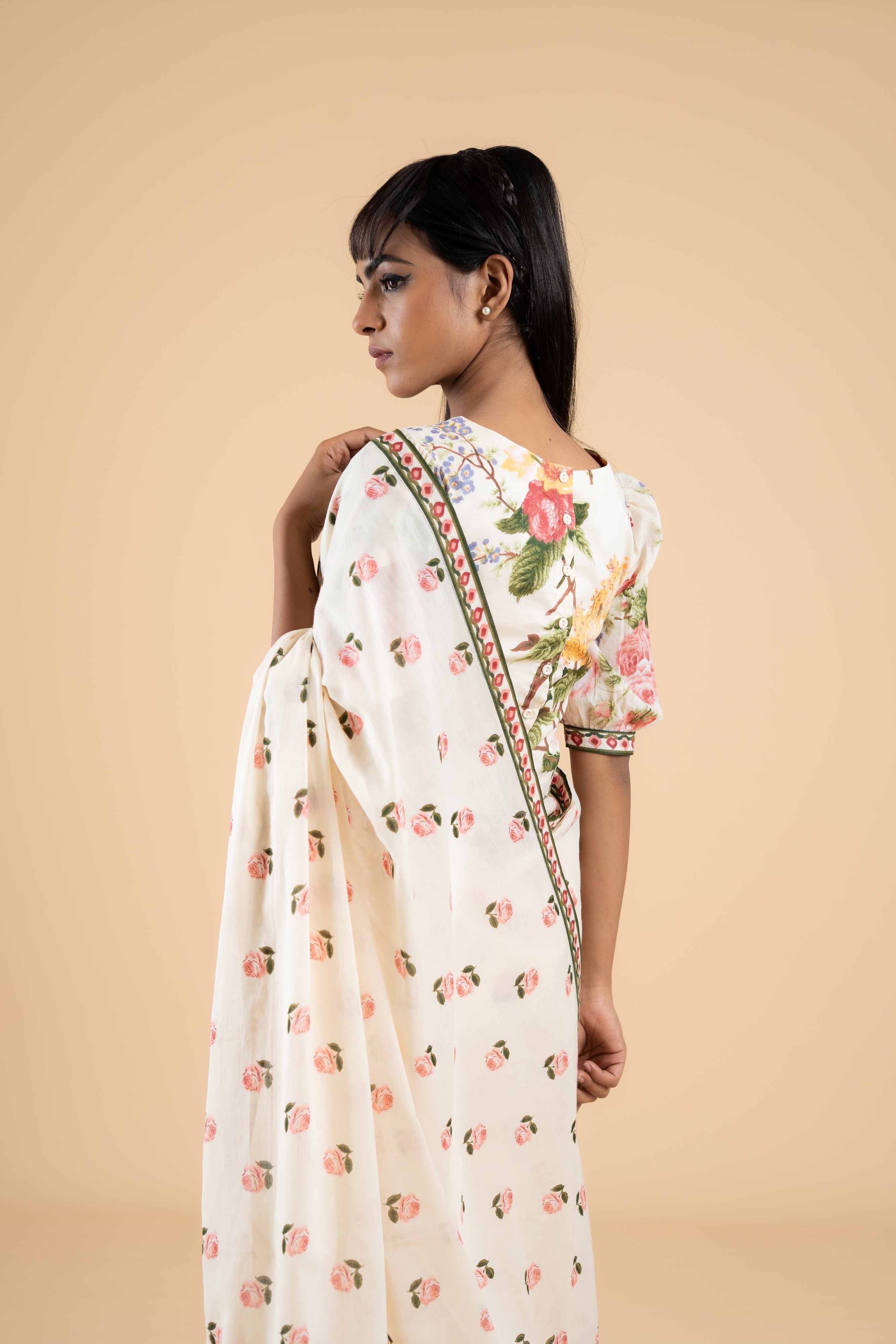 OFF WHITE GULABIYA SAREE WITH UNSTITCHED BLOUSE PCS