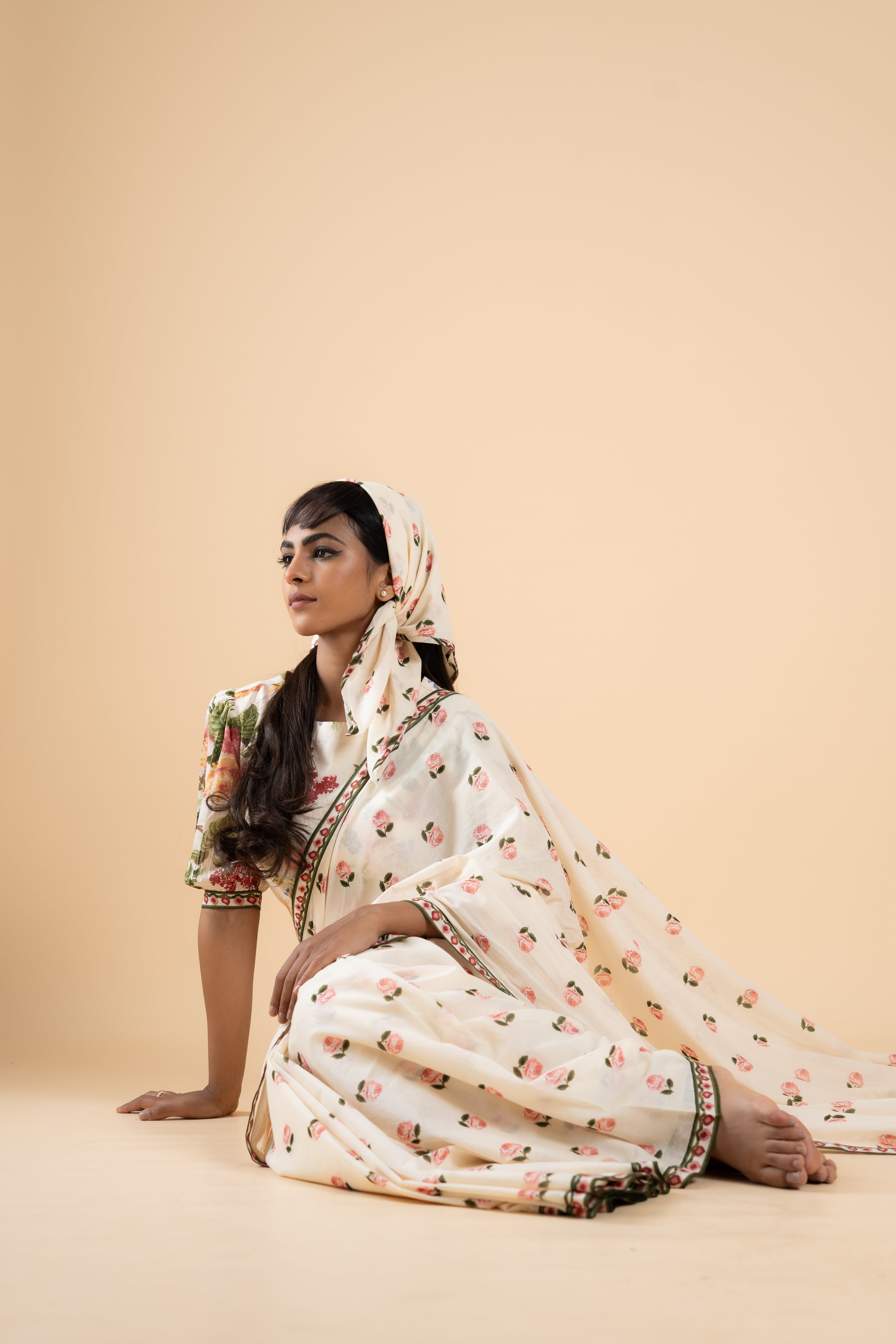 OFF WHITE GULABIYA SAREE WITH UNSTITCHED BLOUSE PCS