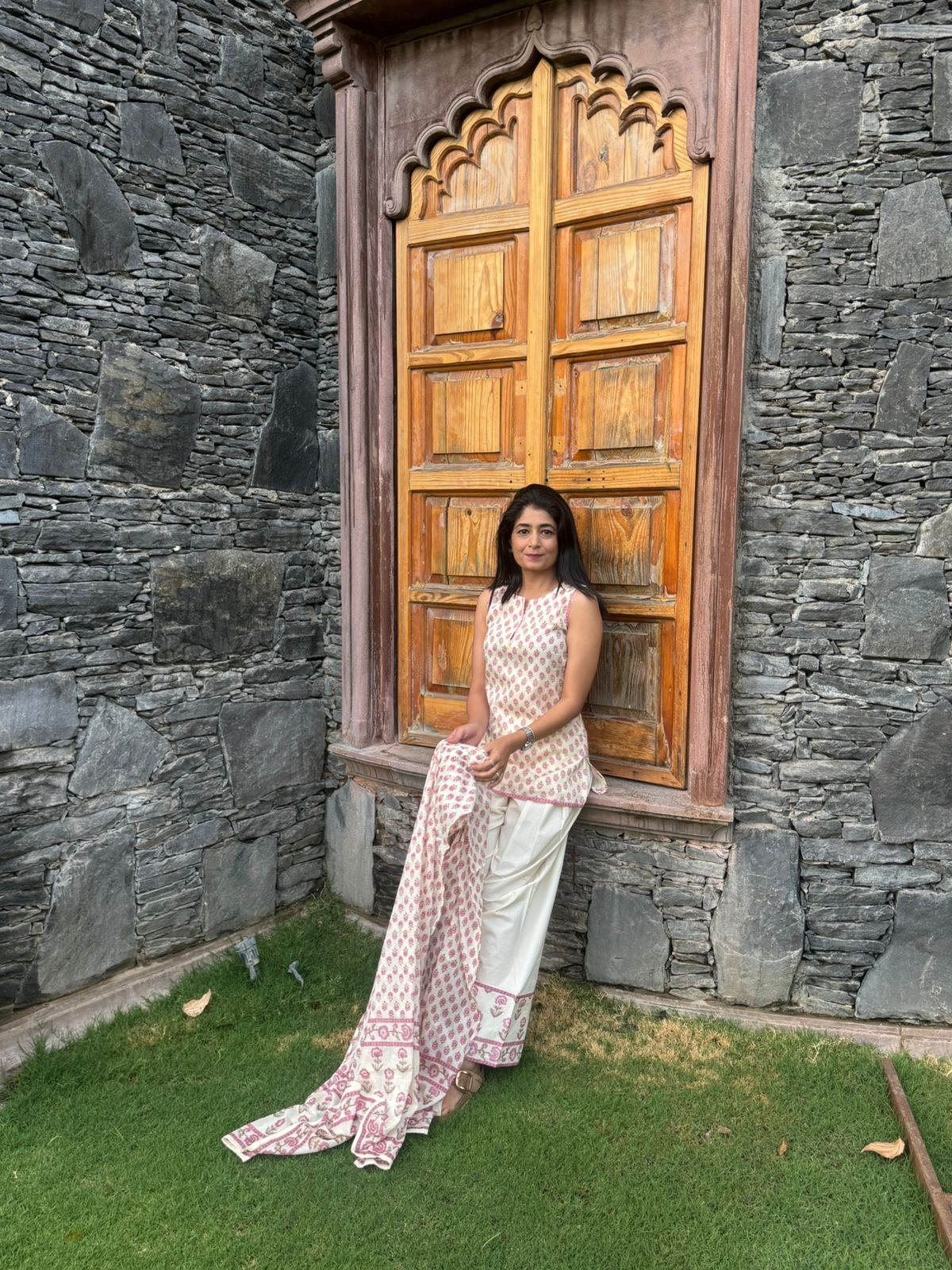 PINK AND OFF WHITE ALINA KURTA WITH FARSI SALWAR SET OF 3