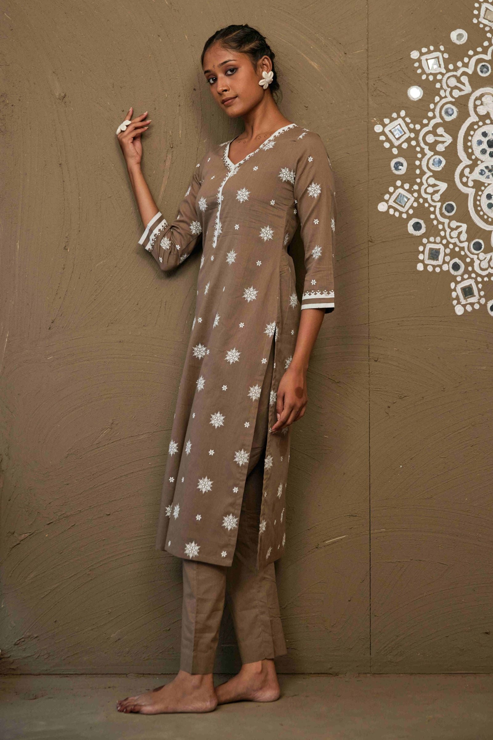 Karwa Brown Mul Cotton V Neck Straight Kurta Set