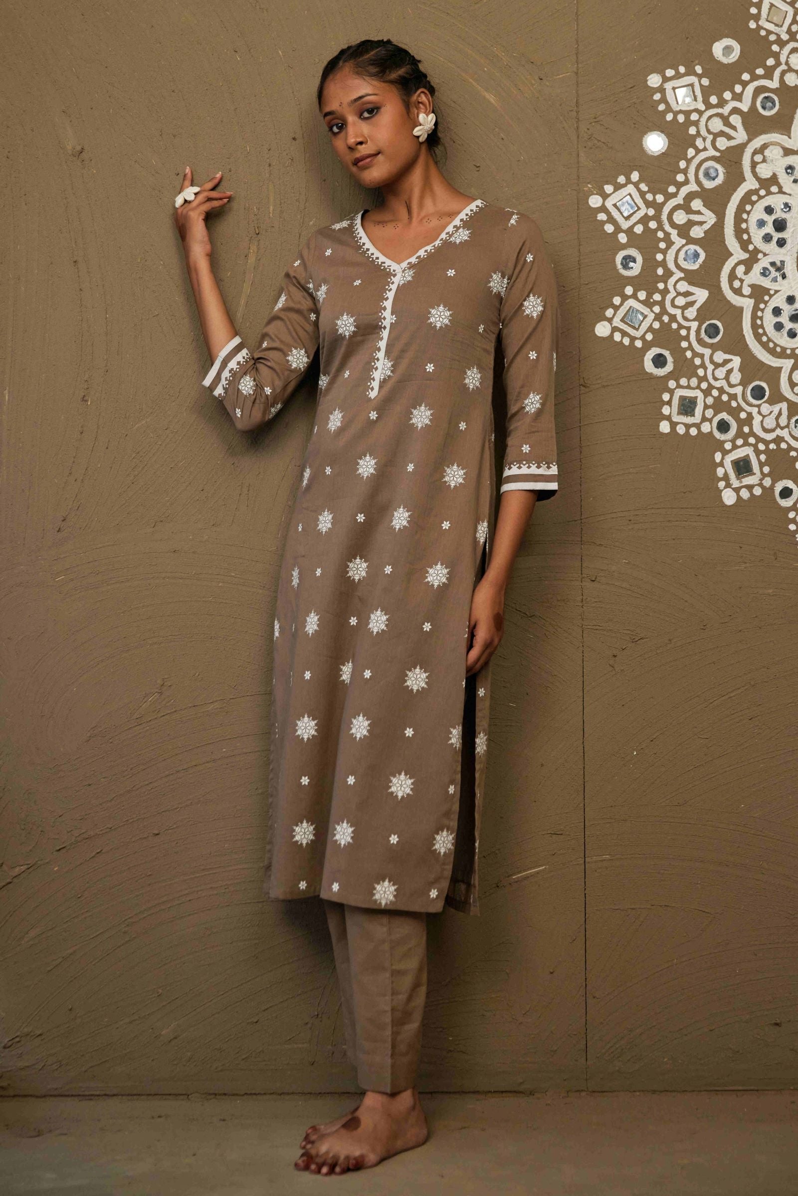 Karwa Brown Mul Cotton V Neck Straight Kurta Set